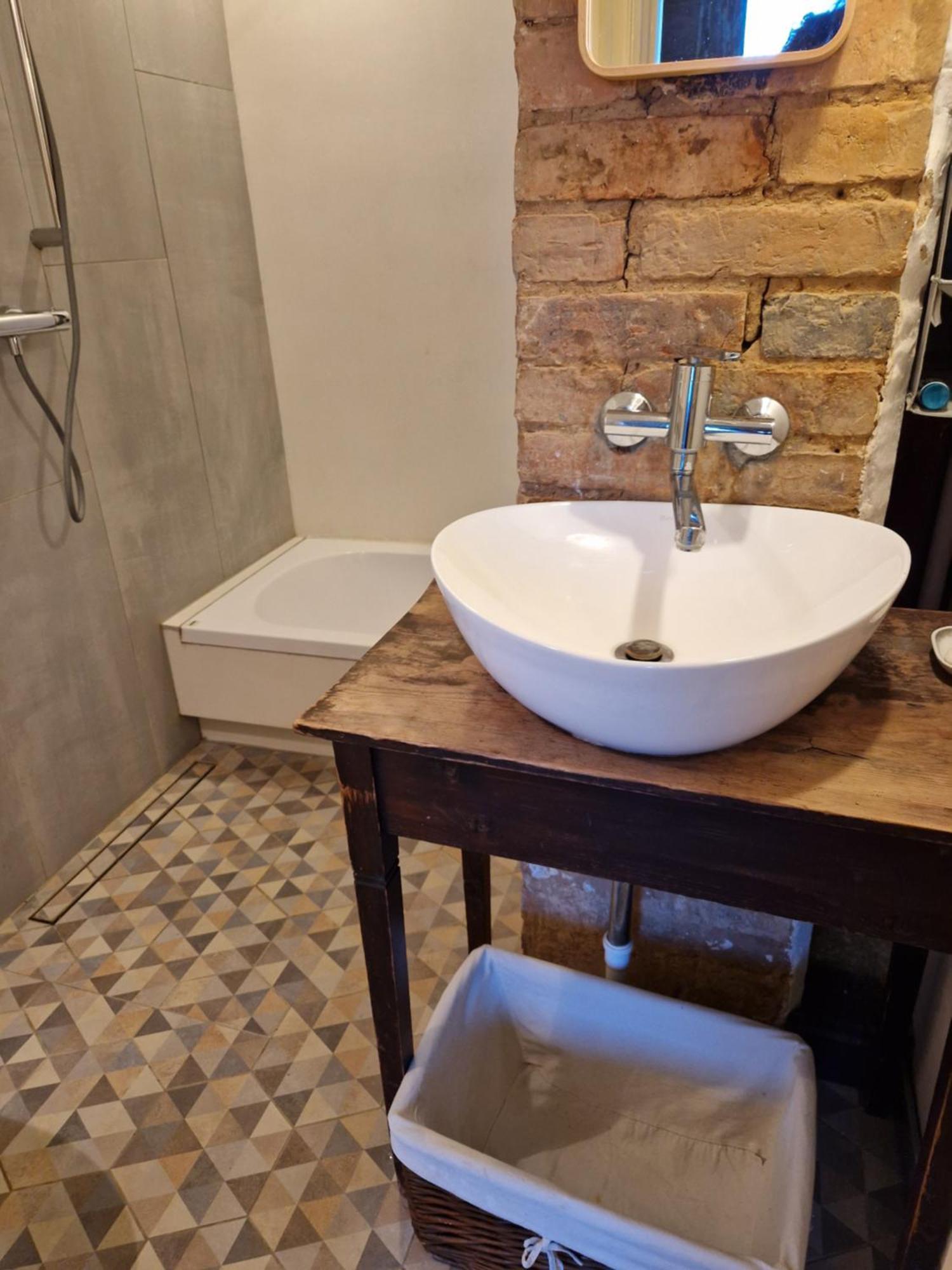 Hillside View House With Garden, Private Parking, Quiet Location - 12 Min To Old Town Anytime, Long Stays Welcome Vilnius Ngoại thất bức ảnh